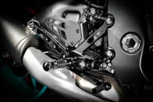 yamaha mt 10 2016 2020 gilles tooling mue2 rearsets black mue2 y02 b (copy)