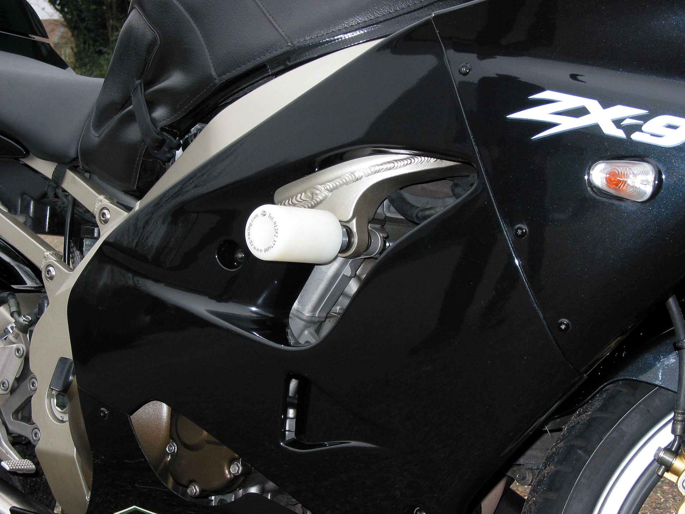 Kawasaki ZX9-R F 2002-2003 R&G Crash Protectors - Classic Style CP0084WH