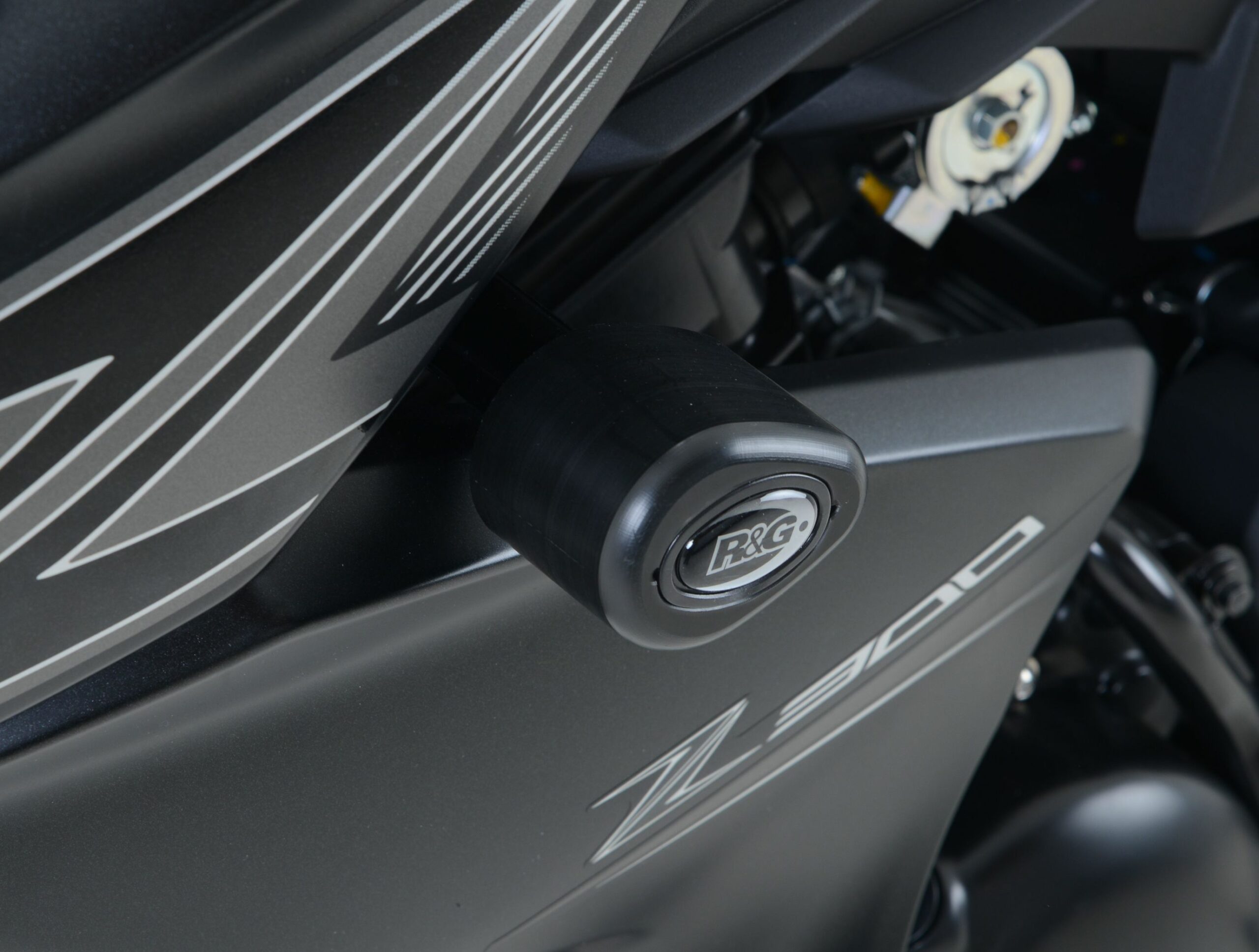 Kawasaki Z300 2015-2018 R&G Crash Protectors CP0402BL