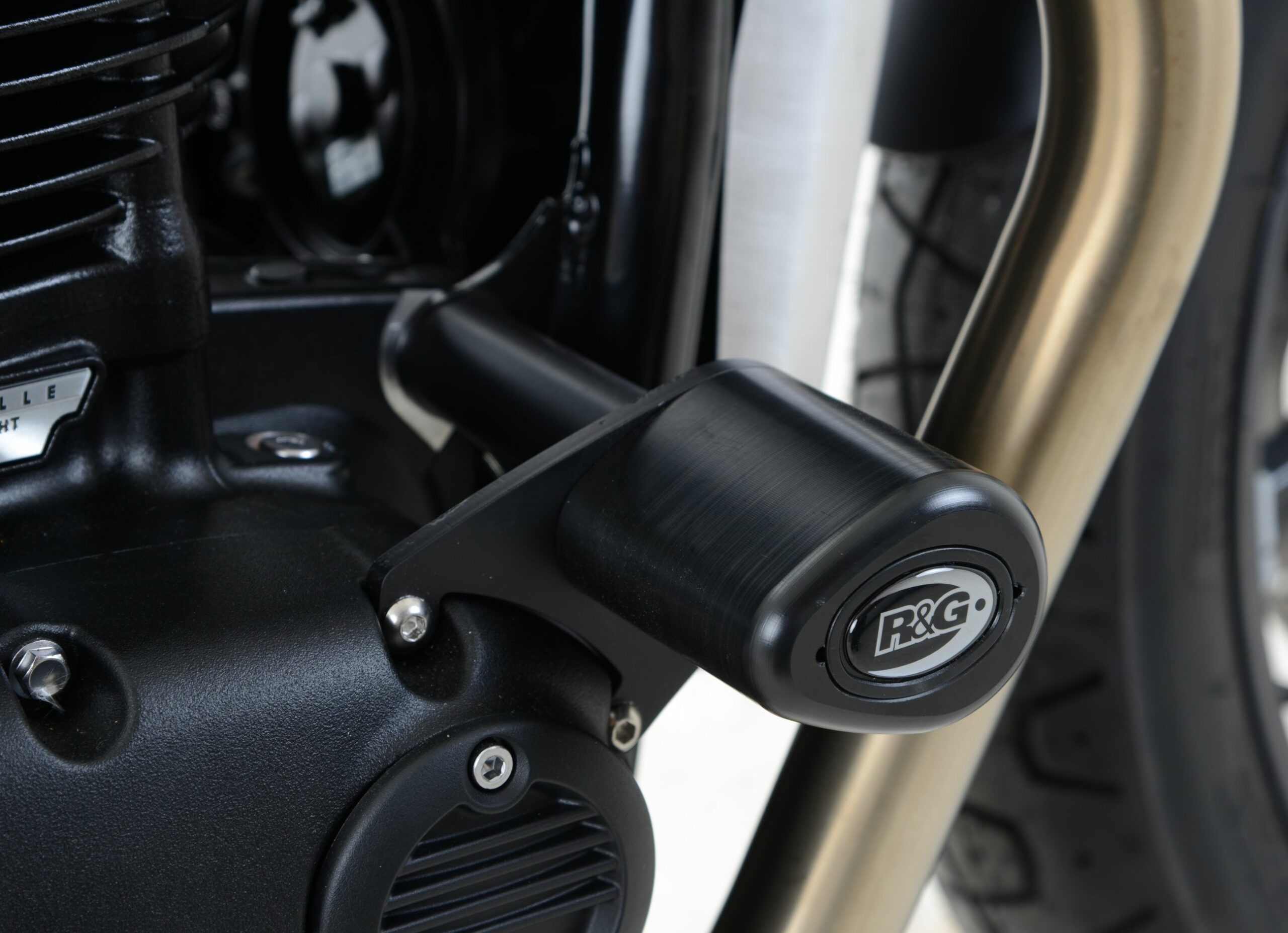 Triumph Bonneville T120 2016-2023 R&G Crash Protectors CP0407BL