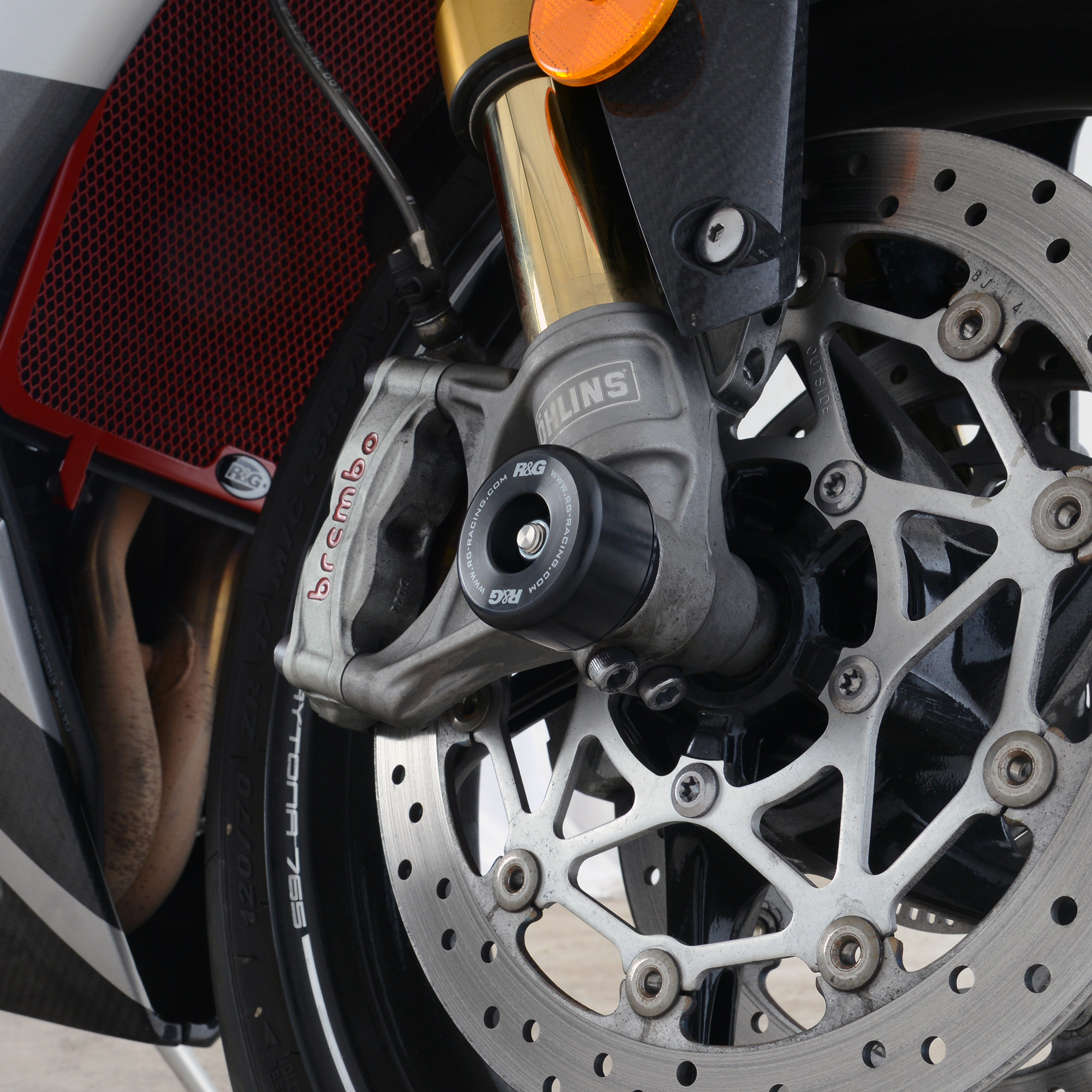 Triumph Daytona Moto2™ 765 2020 R&G Spindle Sliders FSS0002BK