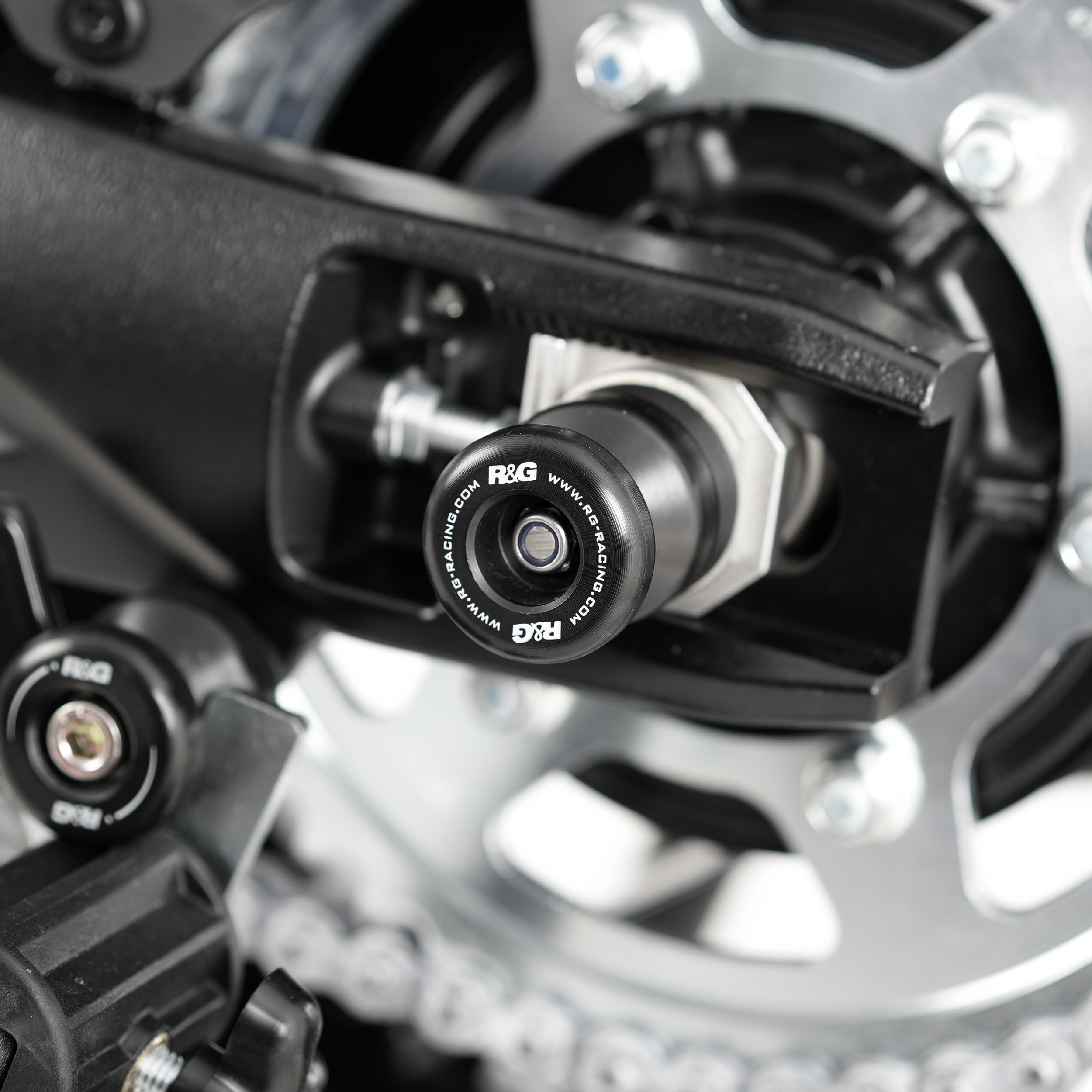 Suzuki GSX-8S 2023 R&G Spindle Sliders SS0068BK